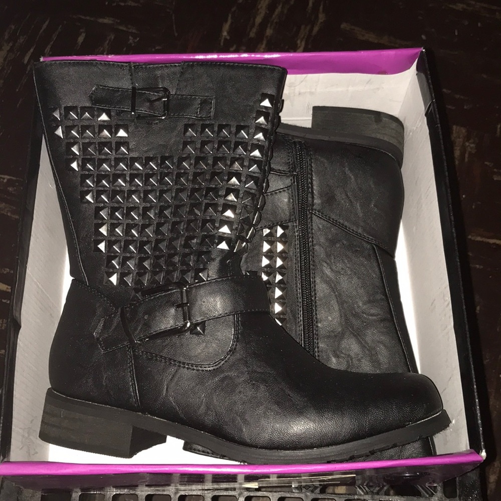 Vickie Style Black Boots